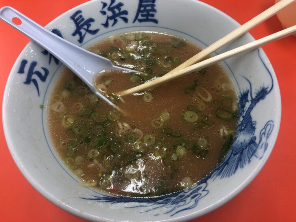 完食後の丼とスープ