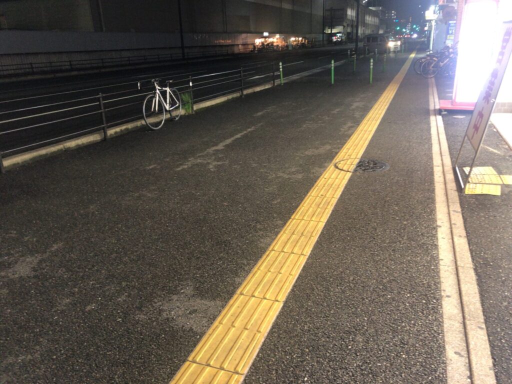 元祖長浜屋の前の歩道