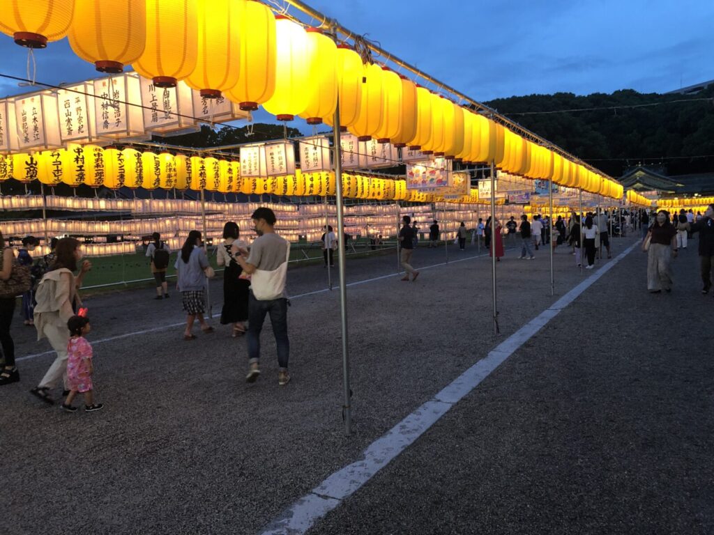 福岡縣護国神社の“お盆みたま祭り”の様子