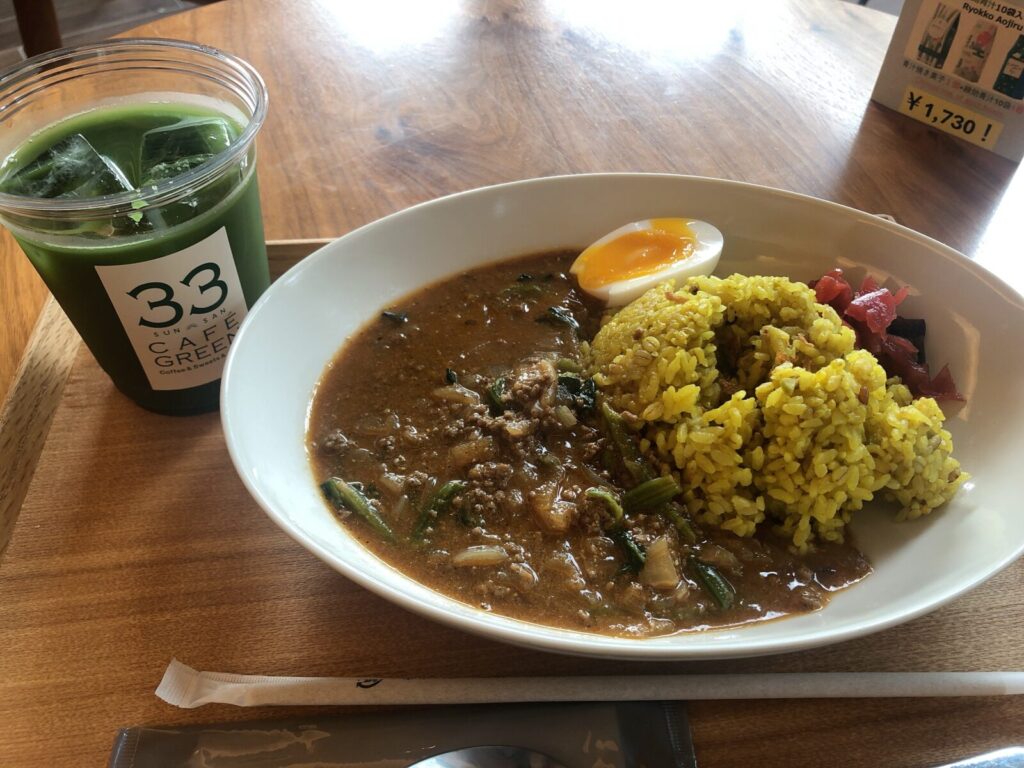 Ryokko Aojiru and Keema Curry