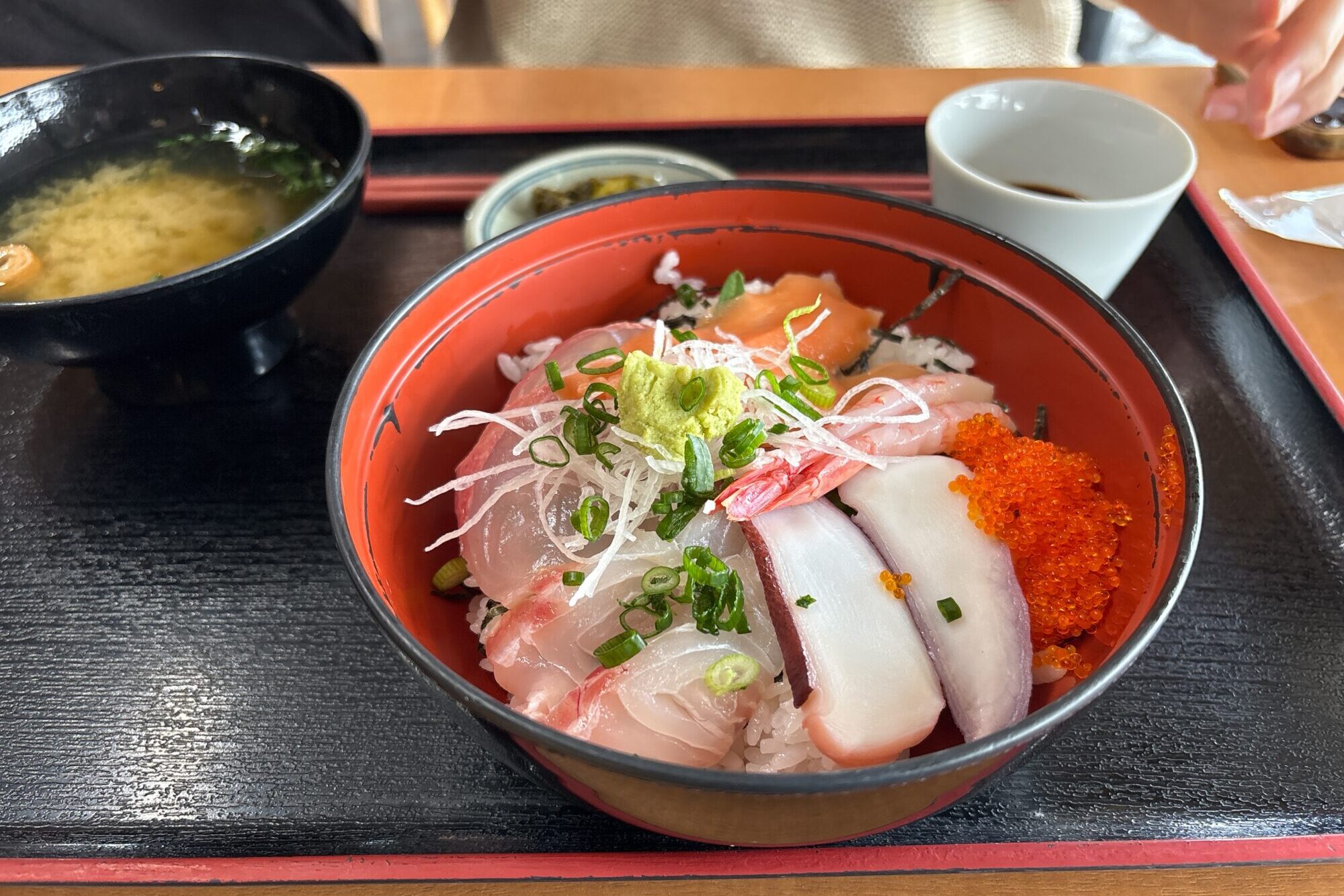 Seafood rice bowl (¥2,000)