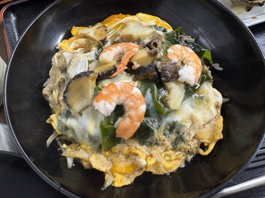 Close-up of the turban shell rice bowl