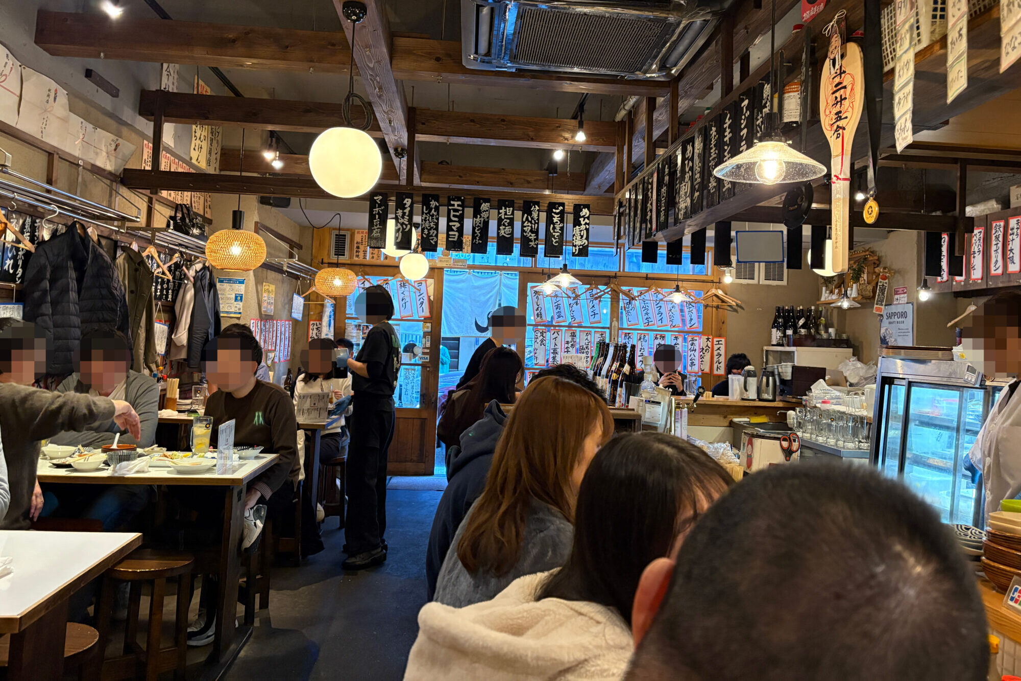 食堂うめぼしの店内