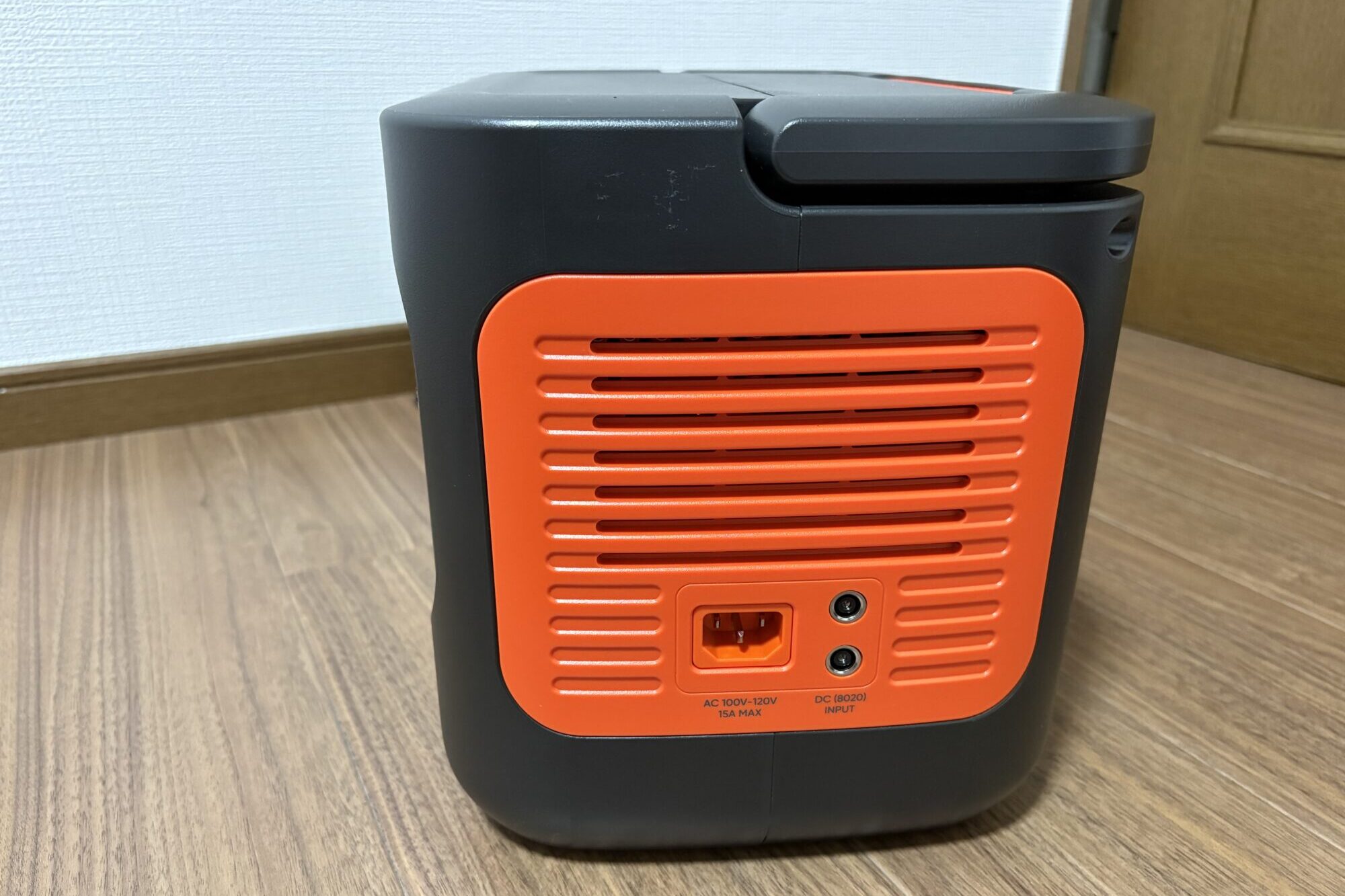 本体を充電するための入力ポート